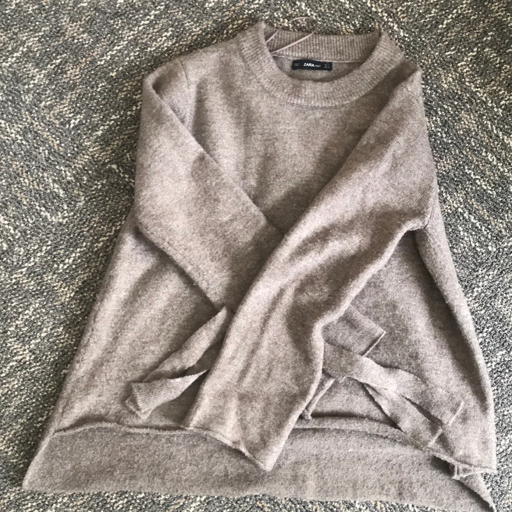 Zara Beige Sweater size M